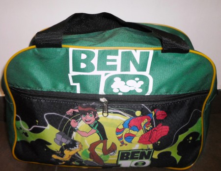 Art 405. Bolso infantil de Ben 10 en cordura con logo estampado. 